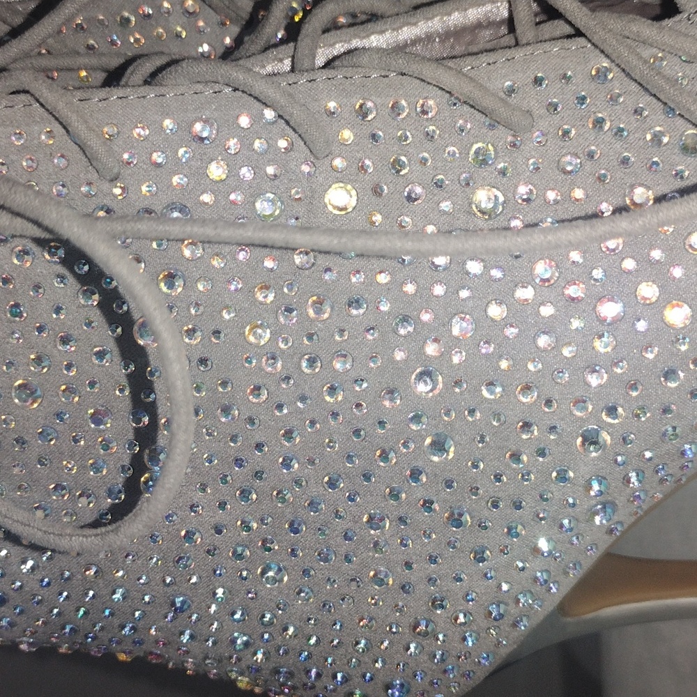 Shoes - Picture 2 of 8